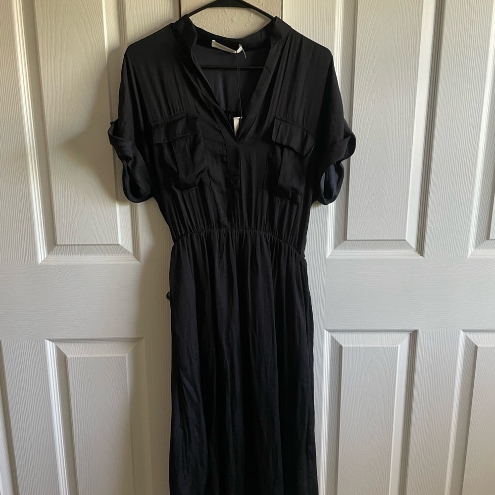 Mustard Seed Black Cuffed Sleeve V-Neck Midi Dress